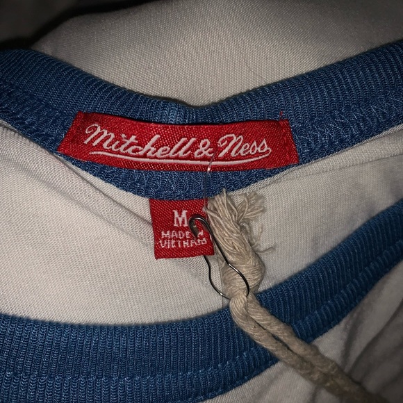 Toronto Blue Jays primary logo woman’s M tee shirt NWT - Picture 4 of 8